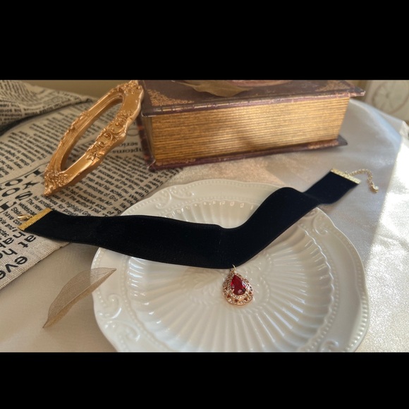 Vintage 18k Victorian Vampire Red Stone Velvet Black Ribbon Choker Halloween - Picture 5 of 5